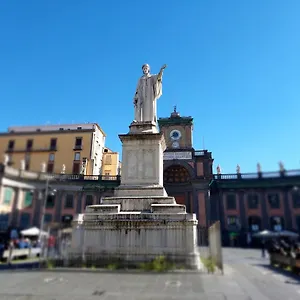 Bed & Breakfast A Due Passi Da Dante, Naples