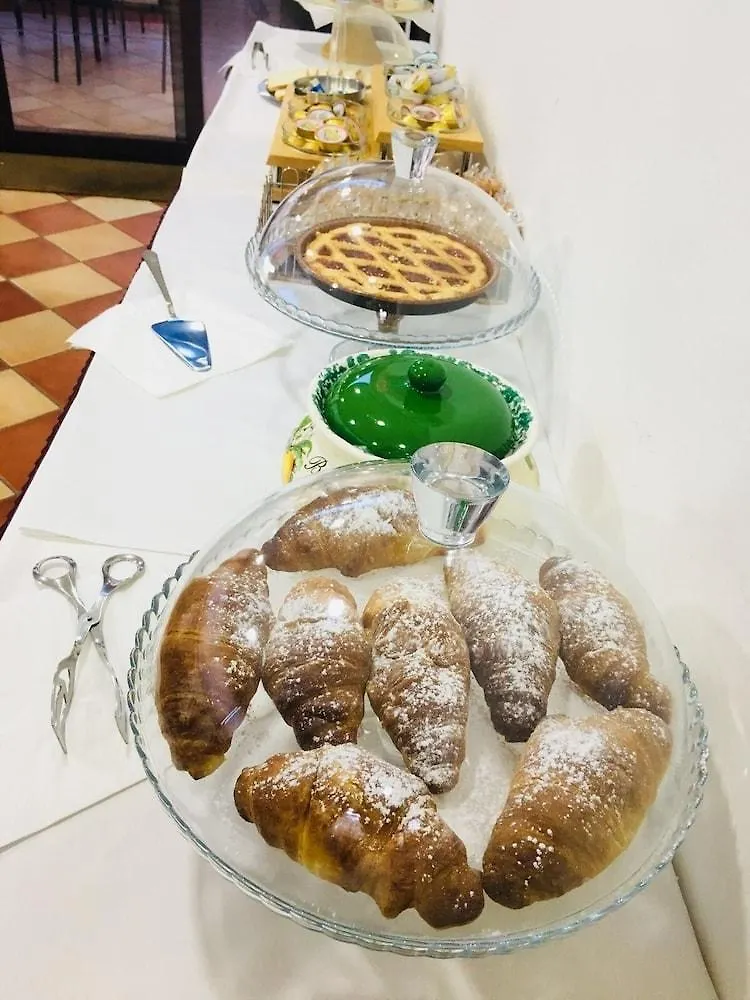فندق نيتونو نابولي إيطاليا